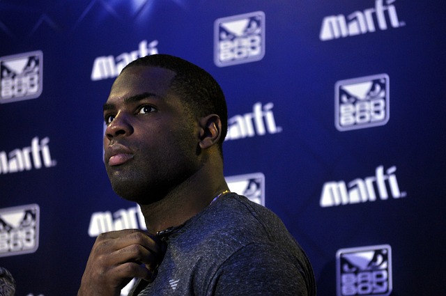 然而面临激 然而面临激